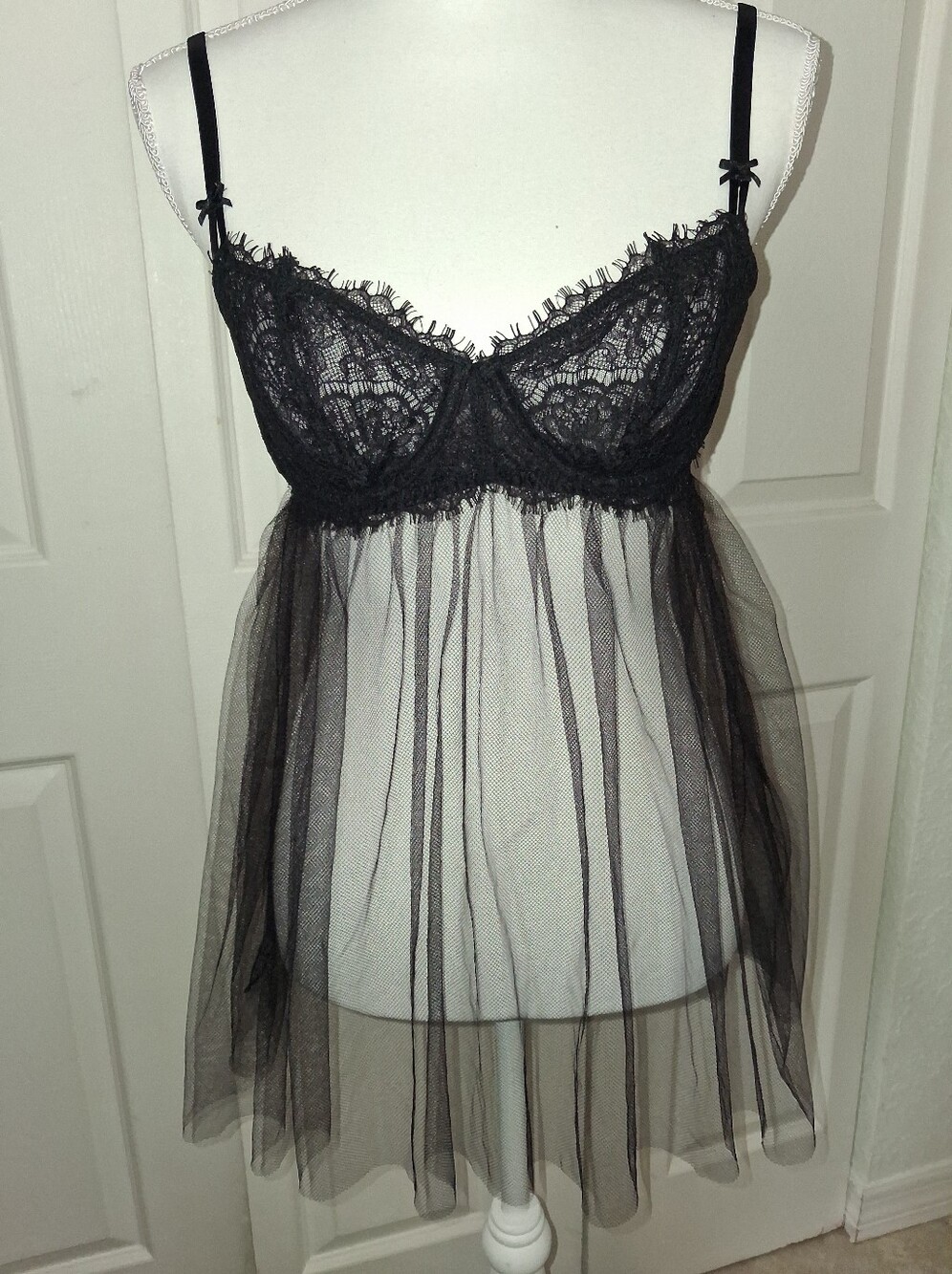 Victoria's Secret Black Lace and Mesh Babydoll Chemise. Size M. NWT!